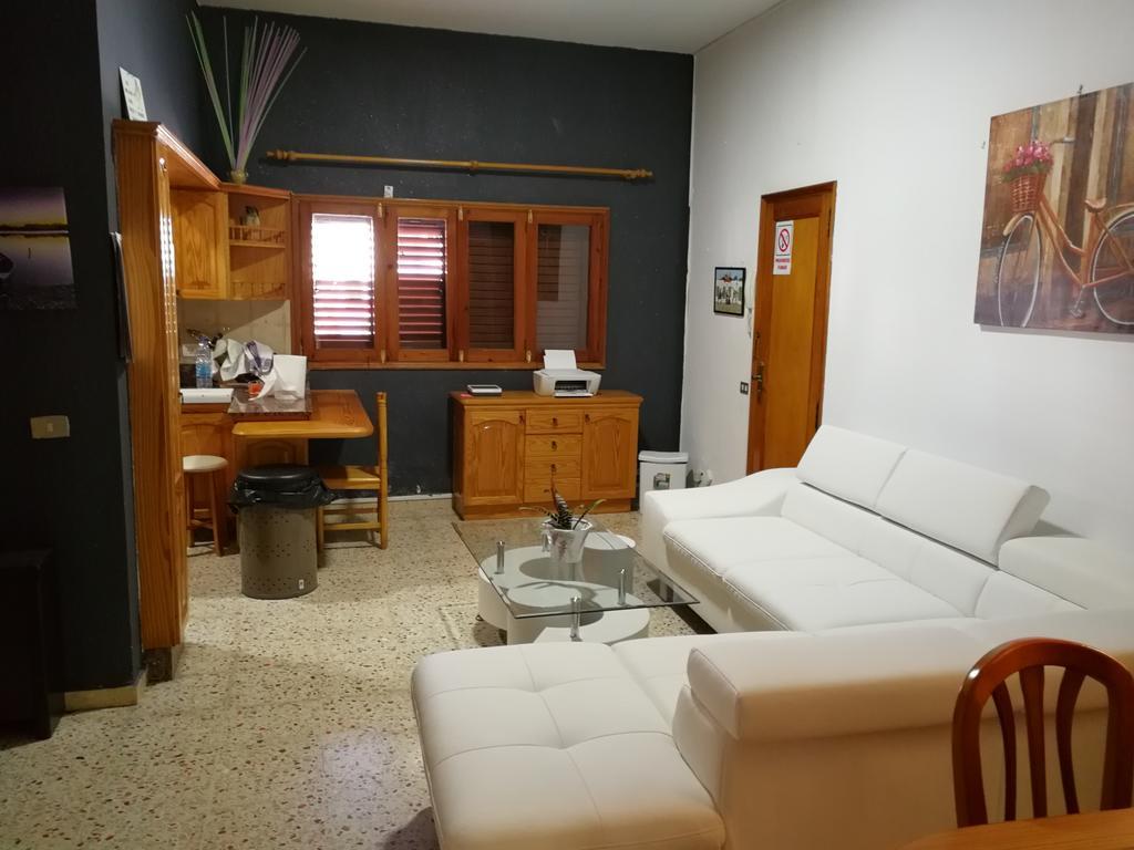 La Casa Del Primo Yo Trabajo Y Tu Beneficio Villa Arinaga Dış mekan fotoğraf